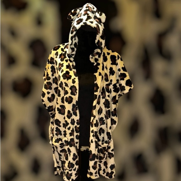 Wearable Animal Hooded Leopard Wrap Soft & Cozy Blanket Throw Shawl Pockets New - Picture 1 of 16